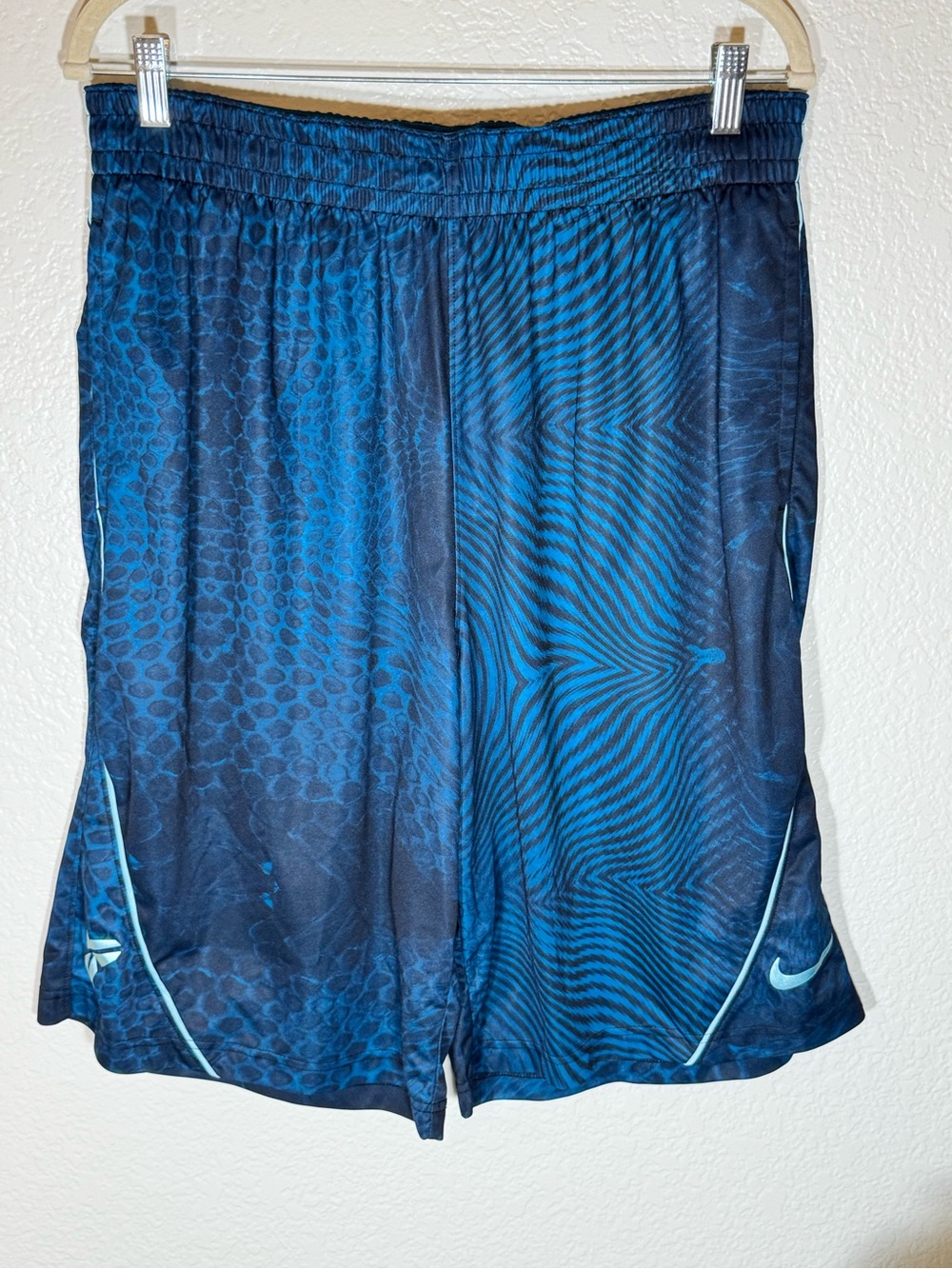 Sold Nike Kobe Mamba Masterpiece Basketball Shorts Men’s Large Blue Snakeskins